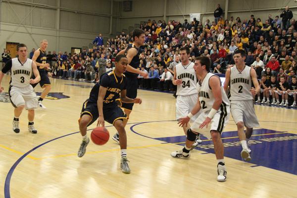 Eagles Basketball Team Advances to Quarterfinals